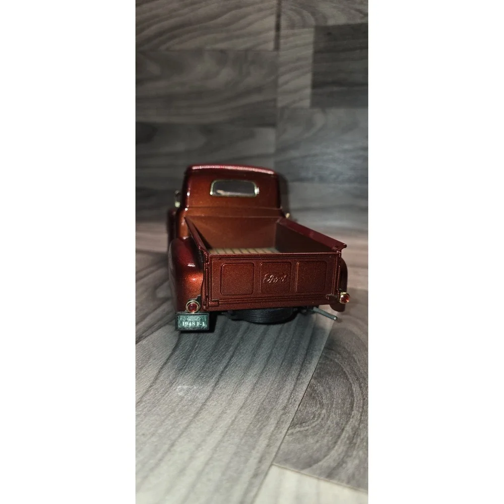 Road Legends 1:18 Scale 1948 F-1 Pick Up 50 Year Anniversary 92219